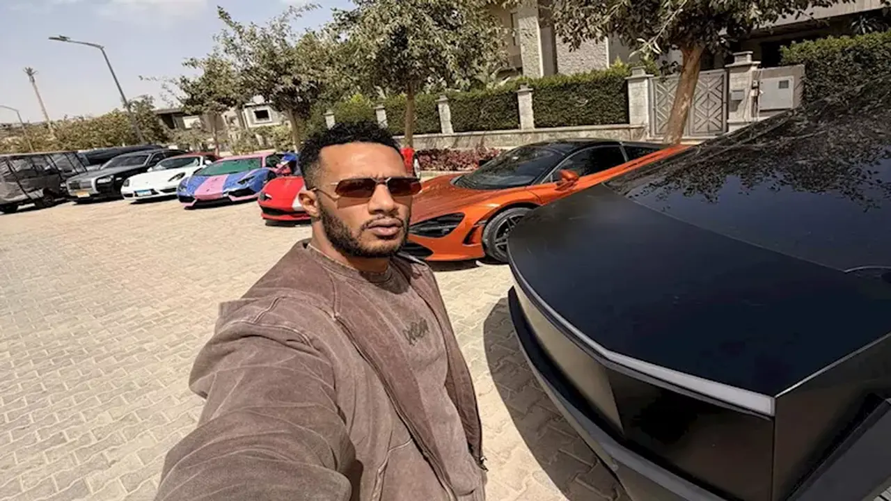 فيديو قديم لأسطول سيارات محمد رمضان يثير ضجة واسعة على منصات التواصل